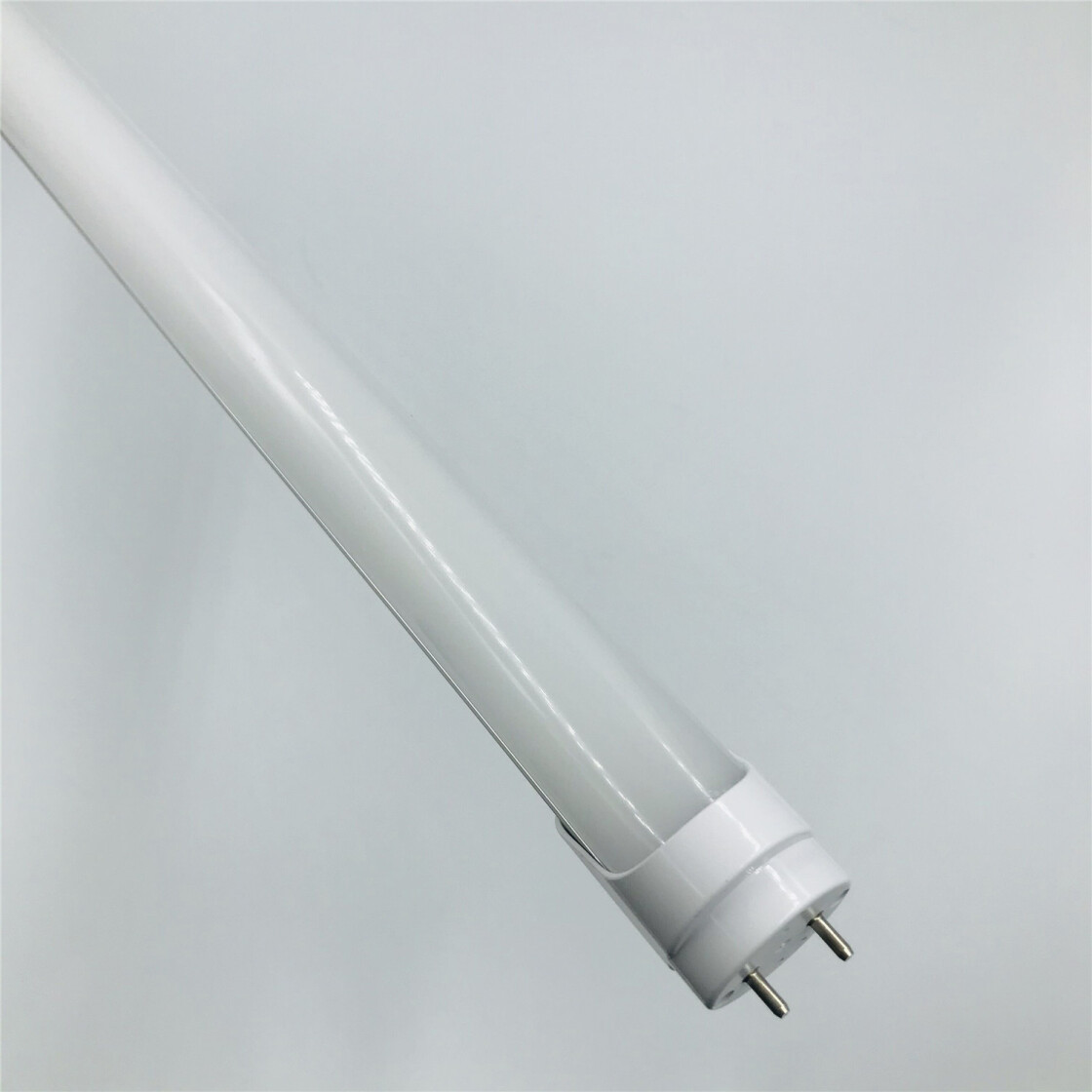 LED Röhre 1047cm mit bis zu 24W/3120lm, 3000K Warmweiß